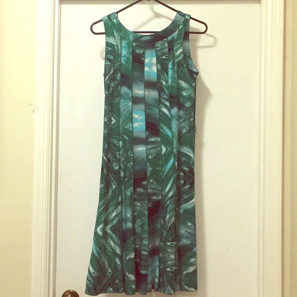 A green pick up pattern dress